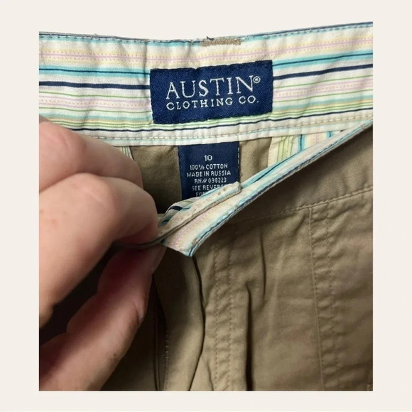0402W. AUSTIN CLOTHING CO. CARGO KHAKI SHORTS SIZE 10 KHAKI IN COLOR‎ - Picture 2 of 7